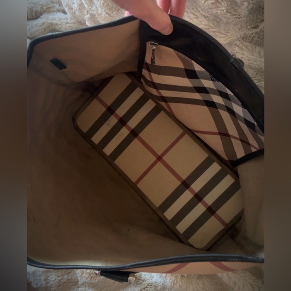 Burberry | Nova Check Nikki Large Tan and Black Checkered Women's Tote Bag - Picture 9 of 16